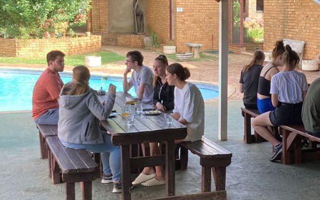 backpackers accommodation near the airport